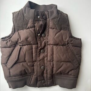 Old Navy 6-12m Brown Puffer Vest with snap buttons. Used good condition